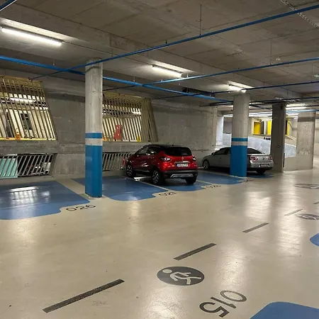Miss Nareens With Free Garage *